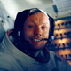 Armstrong, con su micrófono Plantronics